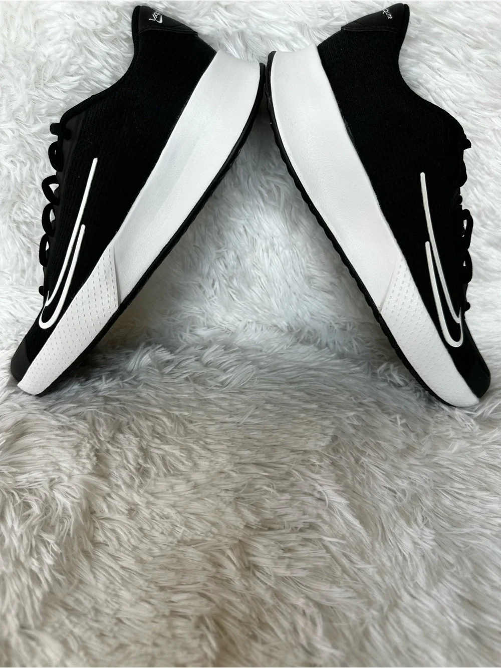 New in Box Nike Black and White Women's Vapor Lite 2 HC Athletic Shoes